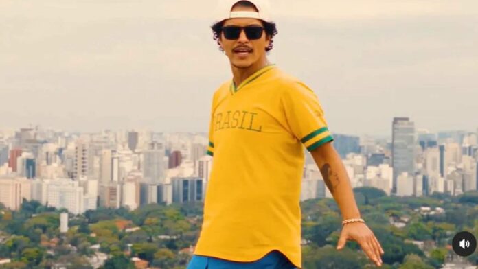 bruno-mars-e-visto-se-divertindo-com-moradores-de-belo-horizonte,-em-minas-gerais