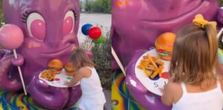 maria-flor-tenta-morder-hamburguer-de-brinquedo-e-diverte-a-web