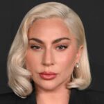 lady-gaga-rebate-criticas-sobre-idade-apos-vencer-no-iheartradio-music-awards-2025