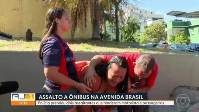 mae-de-envolvido-em-assalto-de-onibus-chora-e-pede-desculpas-a-vitimas