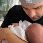 luan-santana-leva-serena-para-conhecer-seu-escritorio-e-encanta-com-cuidado-ao-preservar-a-filha