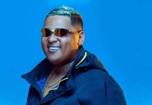 mc-ryan-sp-emociona-fa-mirim-ao-presentea-lo-com-chapeu-durante-show